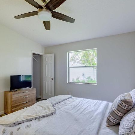 Peaceful Lady Lake Home With Screened-In Porch! Exterior photo