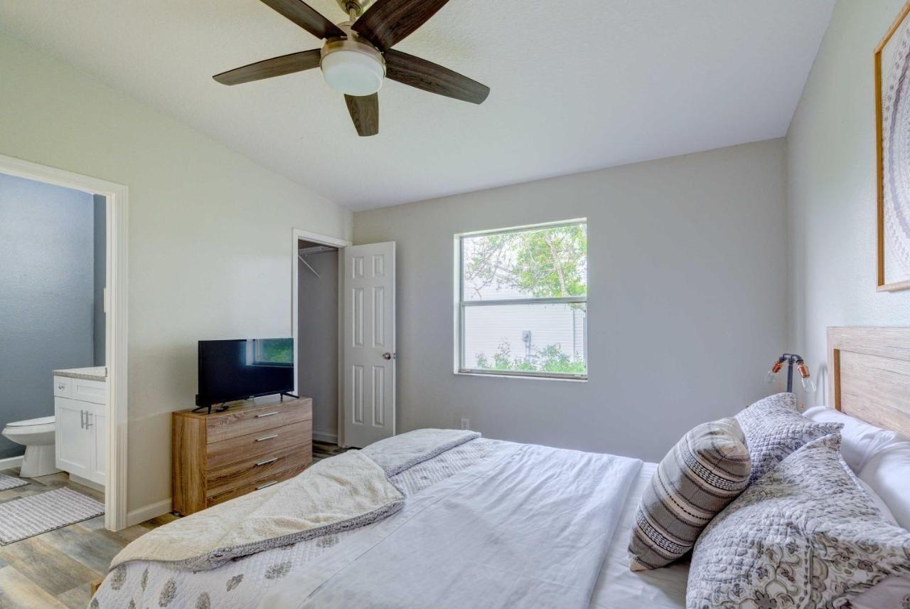 Peaceful Lady Lake Home With Screened-In Porch! Exterior photo