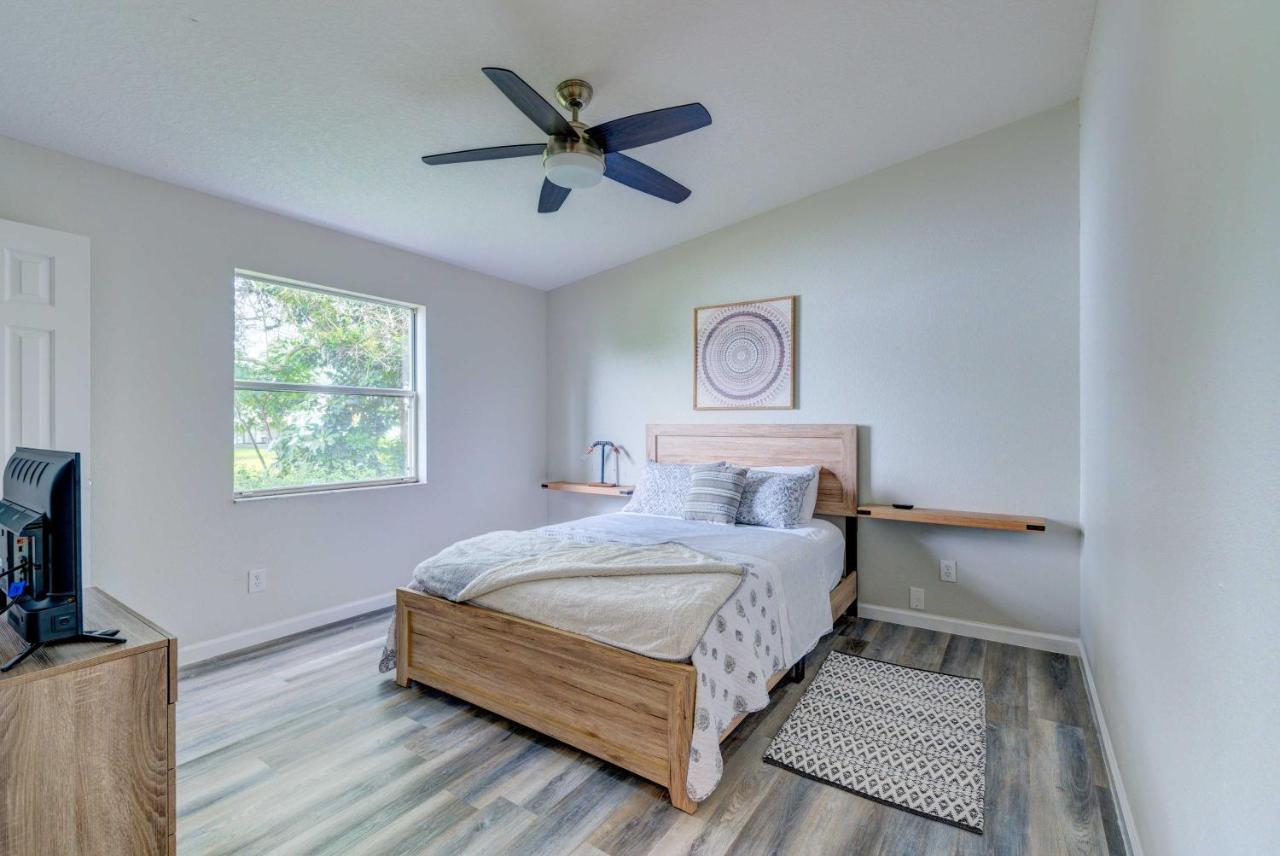 Peaceful Lady Lake Home With Screened-In Porch! Exterior photo